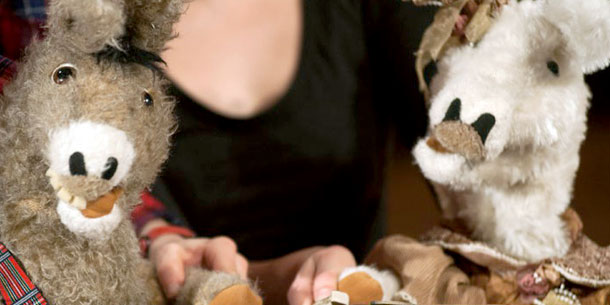 Die Puppenphilharmonie Berlin entwirft für das Familienkonzert ein besonderes Programm. Puppenspiel in Kombination mit klassischer Musik schafft für Kinder wie Erwachsene besondere Phantasiewelten.