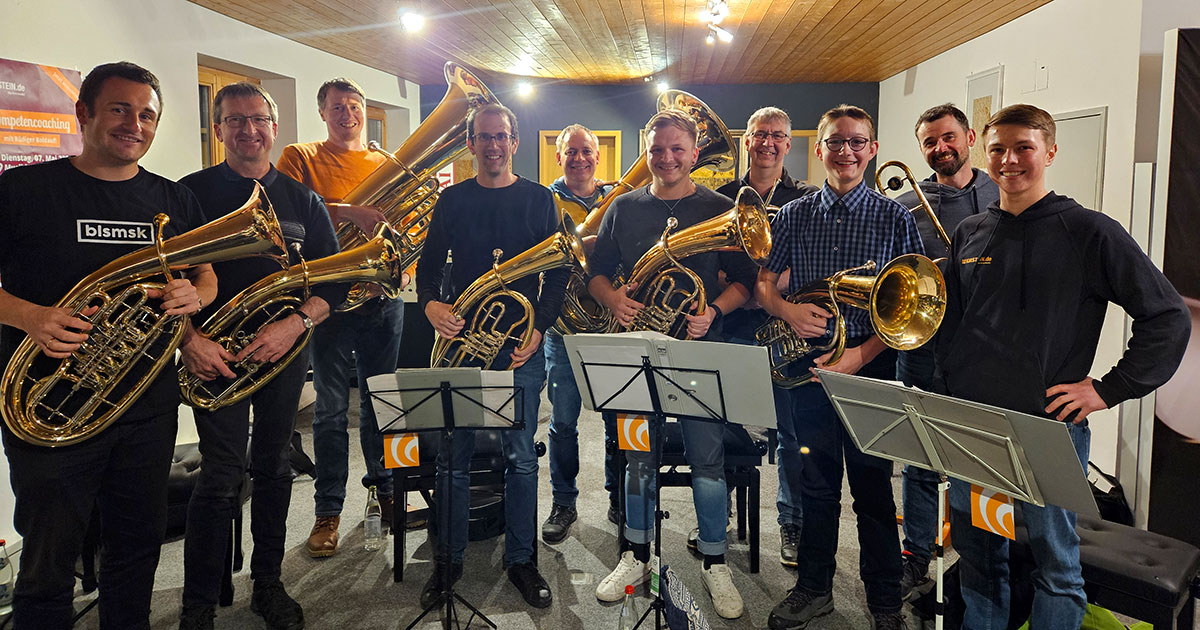 Gruppenbild der Musikkapelle Ingenried (Register Tenorhorn, Bariton, Tuba, Posaune) mit Michael Müller.