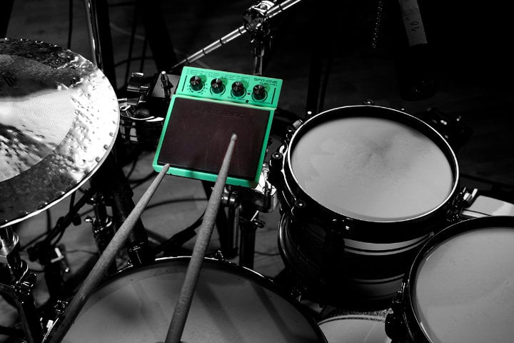 Digitales Percussion-Pad, das sich mit Sticks, Händen oder Füßen spielen lässt