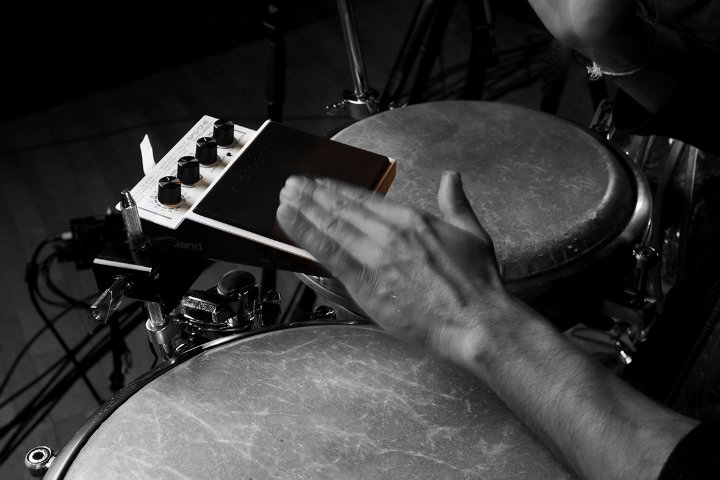 Digitales Percussion-Pad das sich mit mit Sticks, Händen oder Füßen spielen lässt