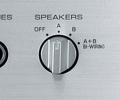 Anschlüsse für zwei Lautsprechersysteme und Wahl zwischen Lautsprecher A, B oder A+B
